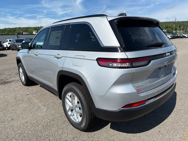 New 2026 Silver Zynith Exterior Paint Jeep Laredo image 5