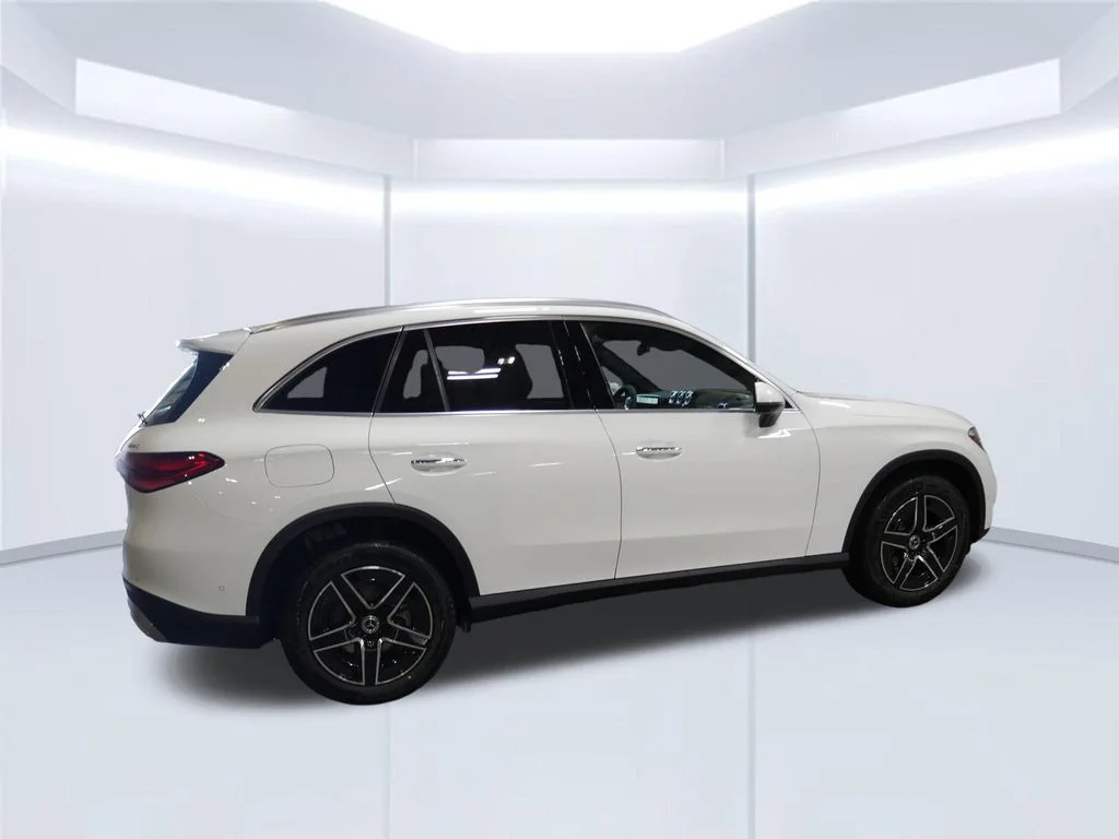 New 2026 Polar White Mercedes-Benz GLC 300 image 42