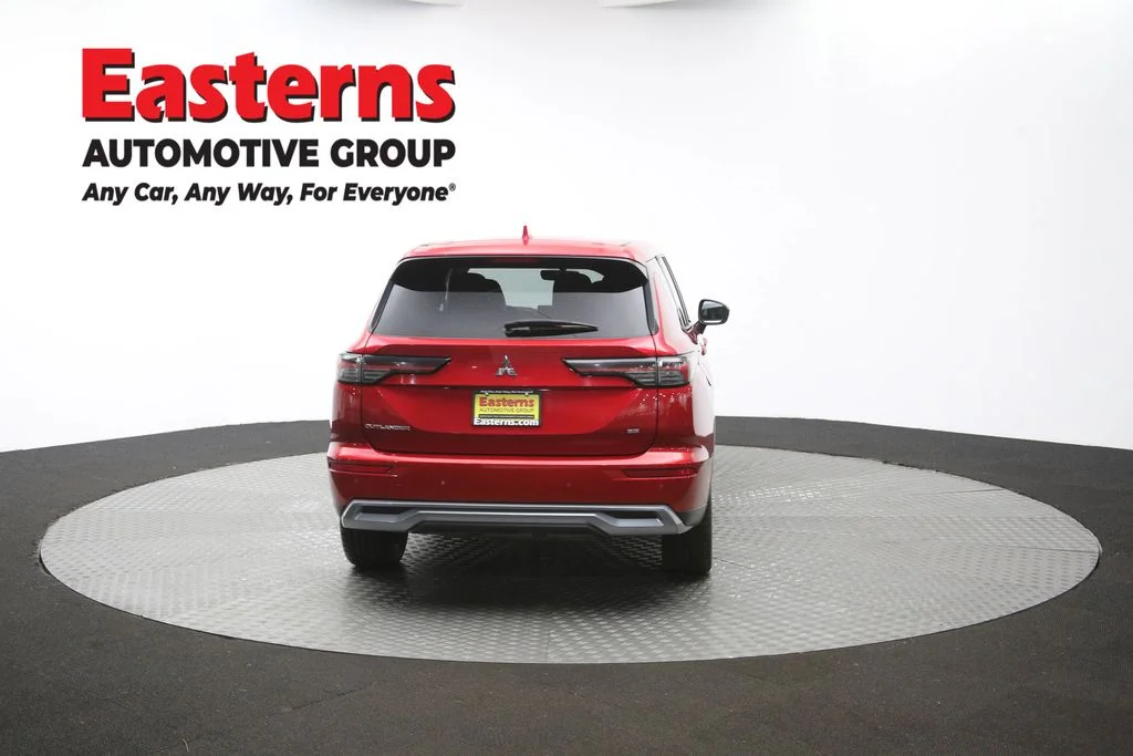 Used 2025 Red Mitsubishi SE image 39