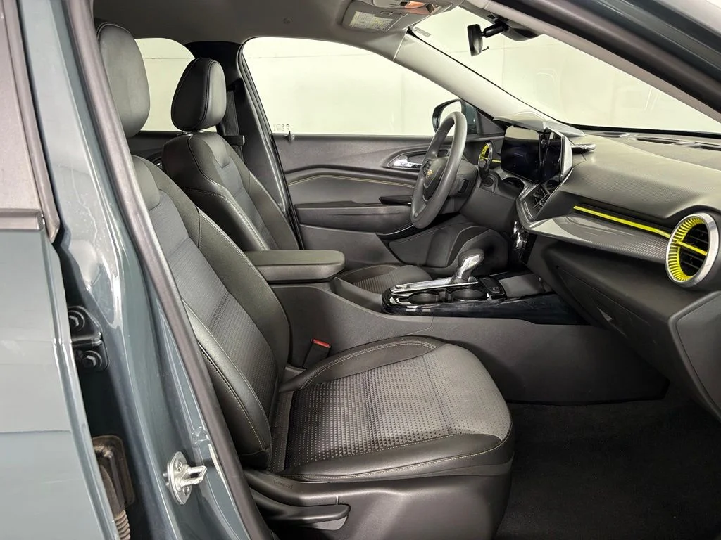 Used 2025 Gray Chevrolet LT image 40