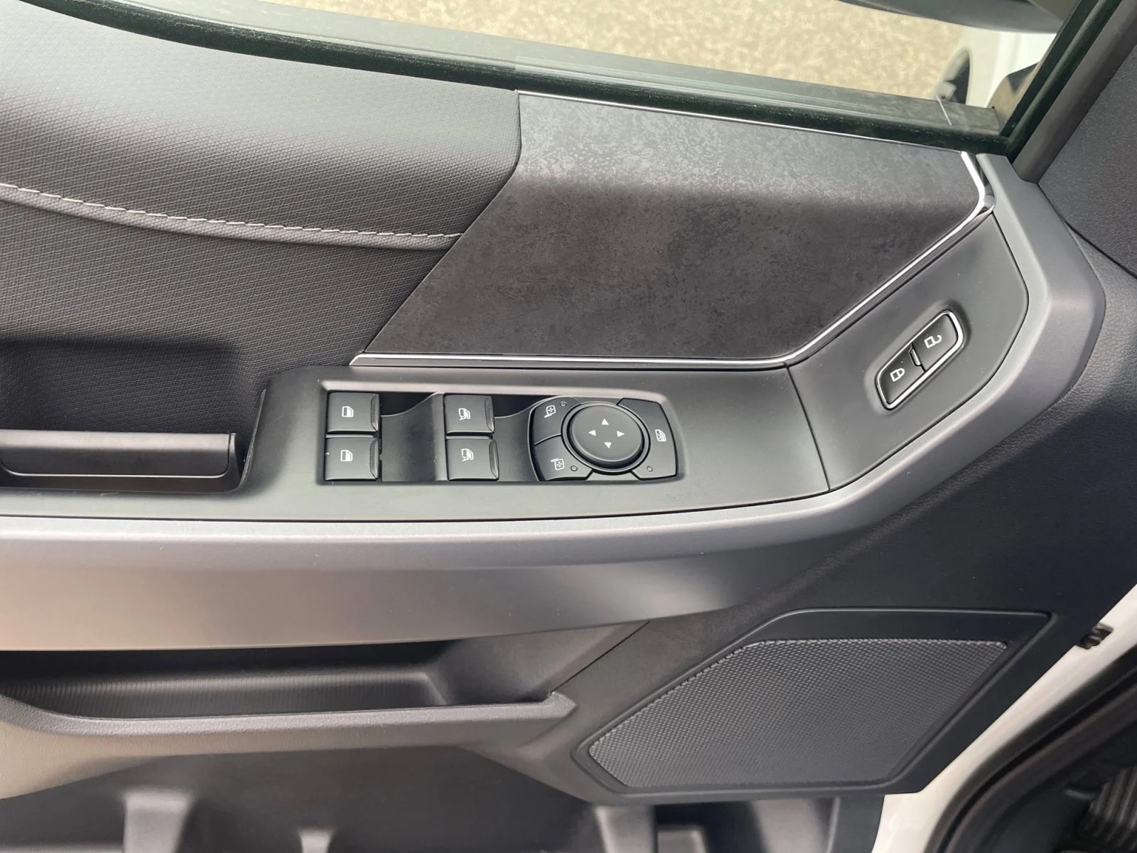New 2026 Oxford White Ford XLT image 17