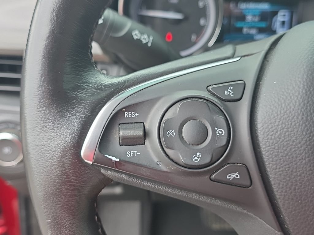 Used 2020 Red Buick Essence image 19