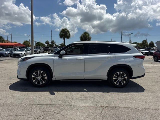 2021 Toyota Highlander XLE - Photo 6