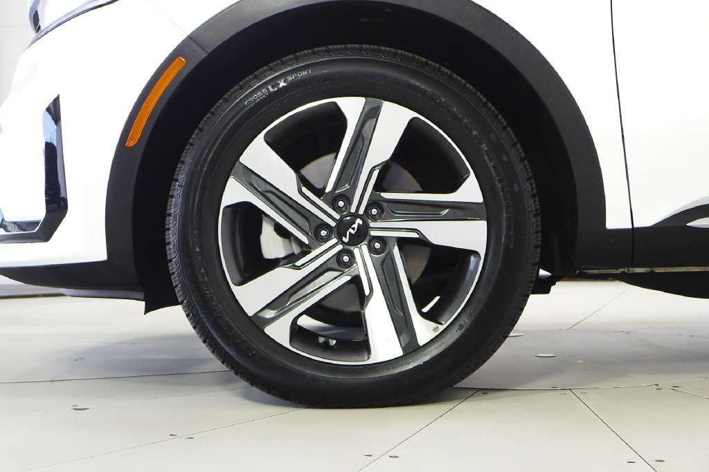 Used 2023 Snow White Pearl Kia SX Prestige image 5