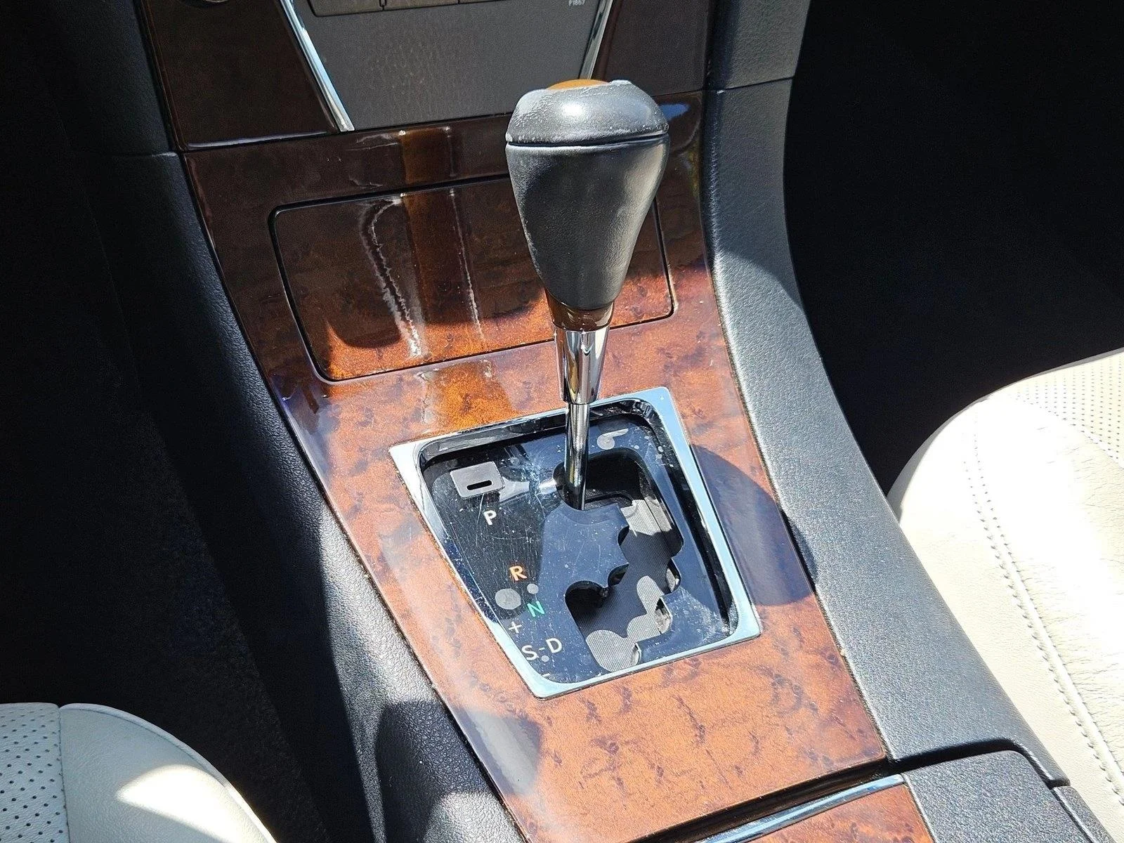 Used 2010 Starfire Pearl Lexus  image 14
