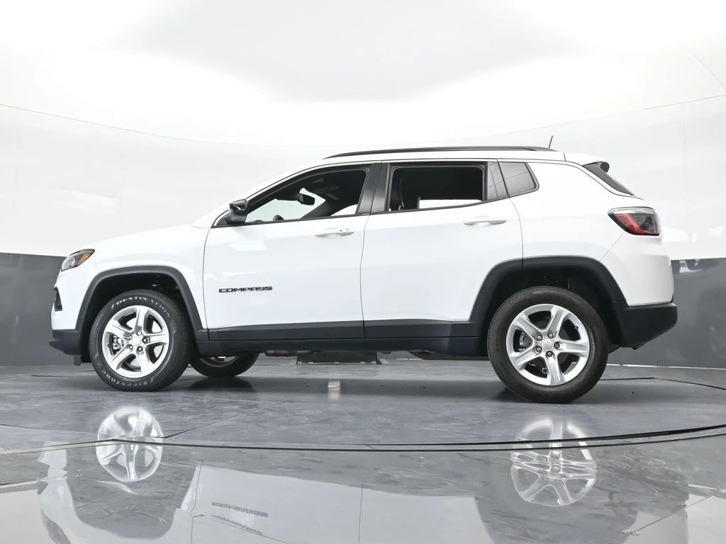 Used 2023 Bright White Clearcoat Jeep Latitude image 20
