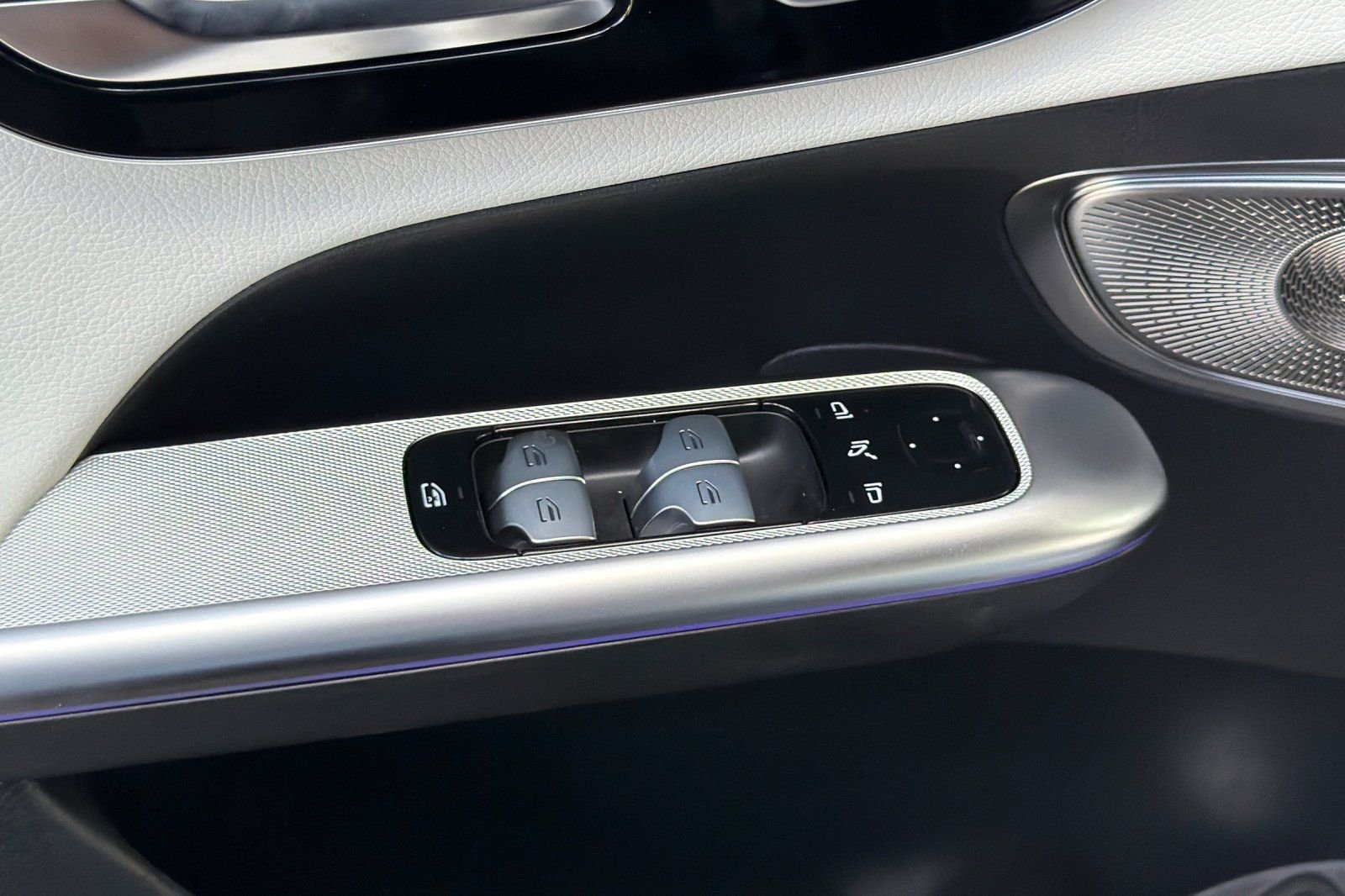 New 2026 Obsidian Black Metallic Mercedes-Benz GLC 300 image 27