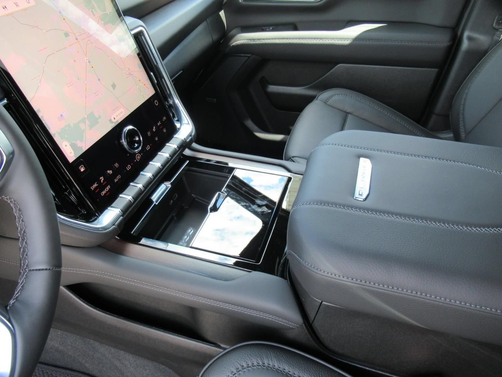 2026 GMC Yukon Denali - Photo 17