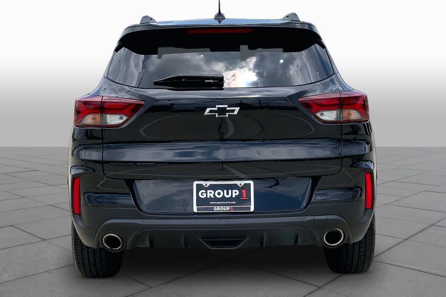 Used 2022 Mosaic Black Metallic Chevrolet RS image 5