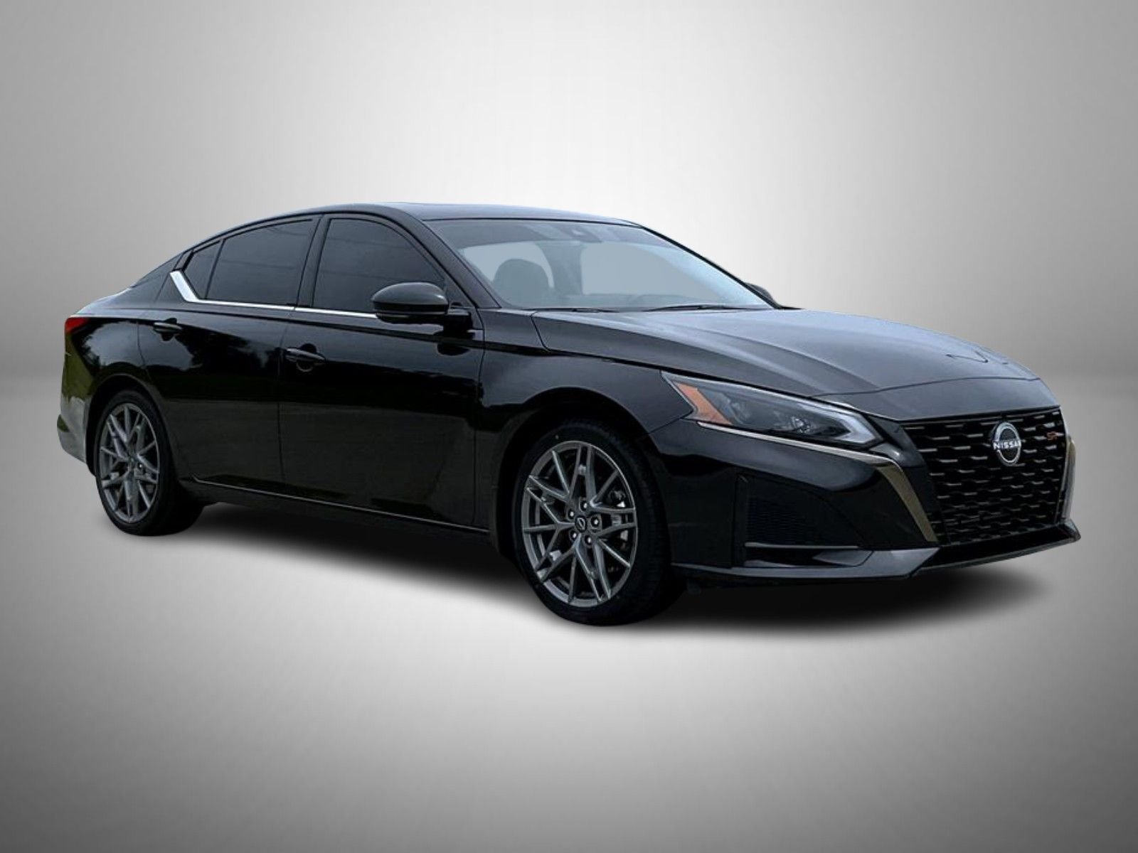Used 2023 Black Nissan 2.0 SR image 3