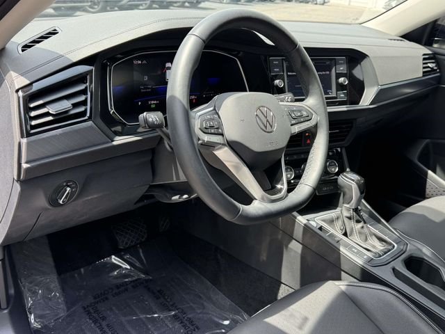 Used 2024 Black Volkswagen 1.5T SE image 2