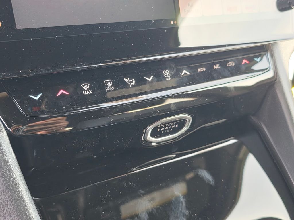 New 2026 Silver Zynith Exterior Paint Jeep Altitude image 17