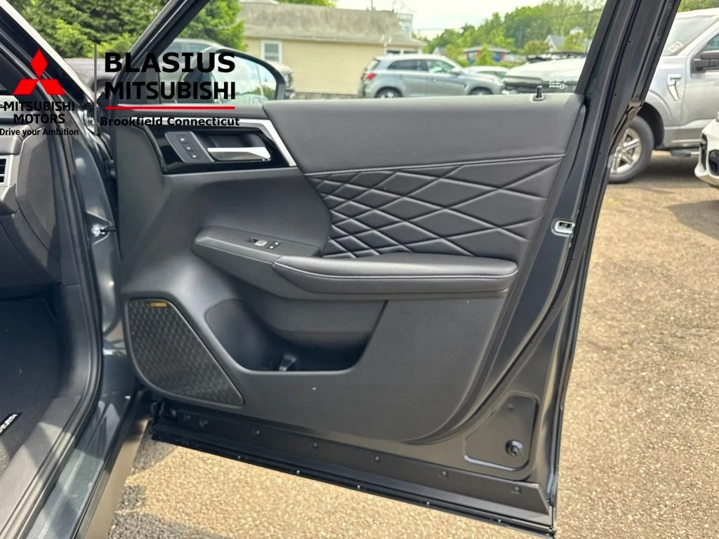 New 2026 Gray Mitsubishi SEL image 38