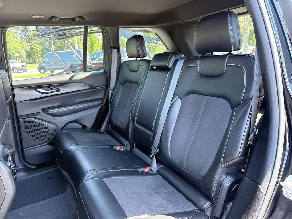 Used 2023 Diamond Black Jeep Altitude X image 26