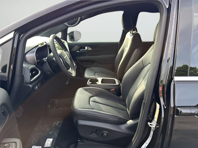 2026 Chrysler Pacifica Select - Photo 10
