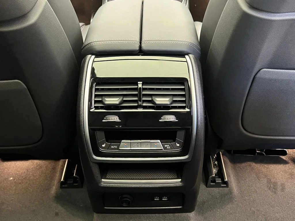 New 2026 Skyscraper Grey Metallic BMW xDrive40i image 10