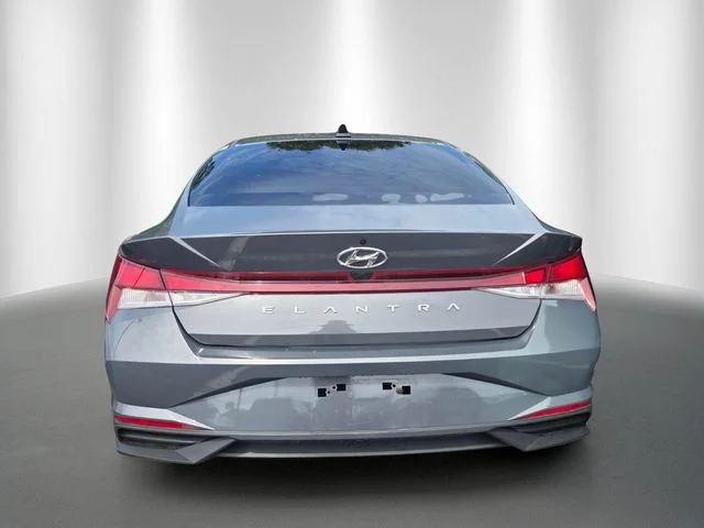 Used 2023 Gray Hyundai SEL image 3