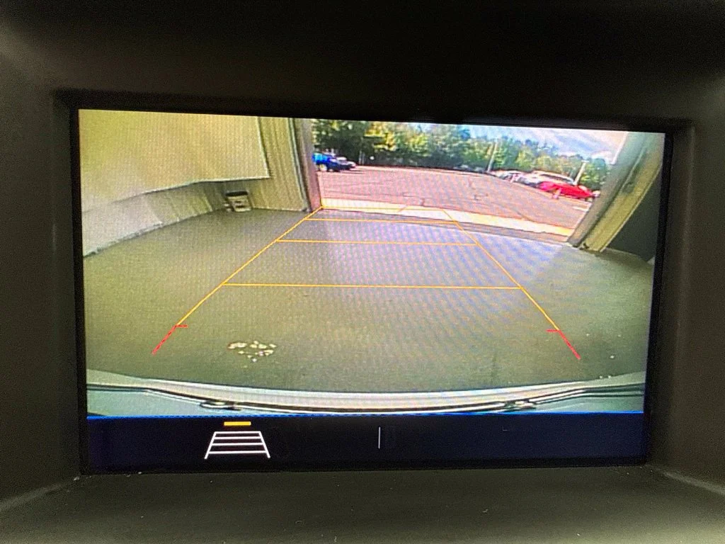 Used 2020 White GMC SLE image 24