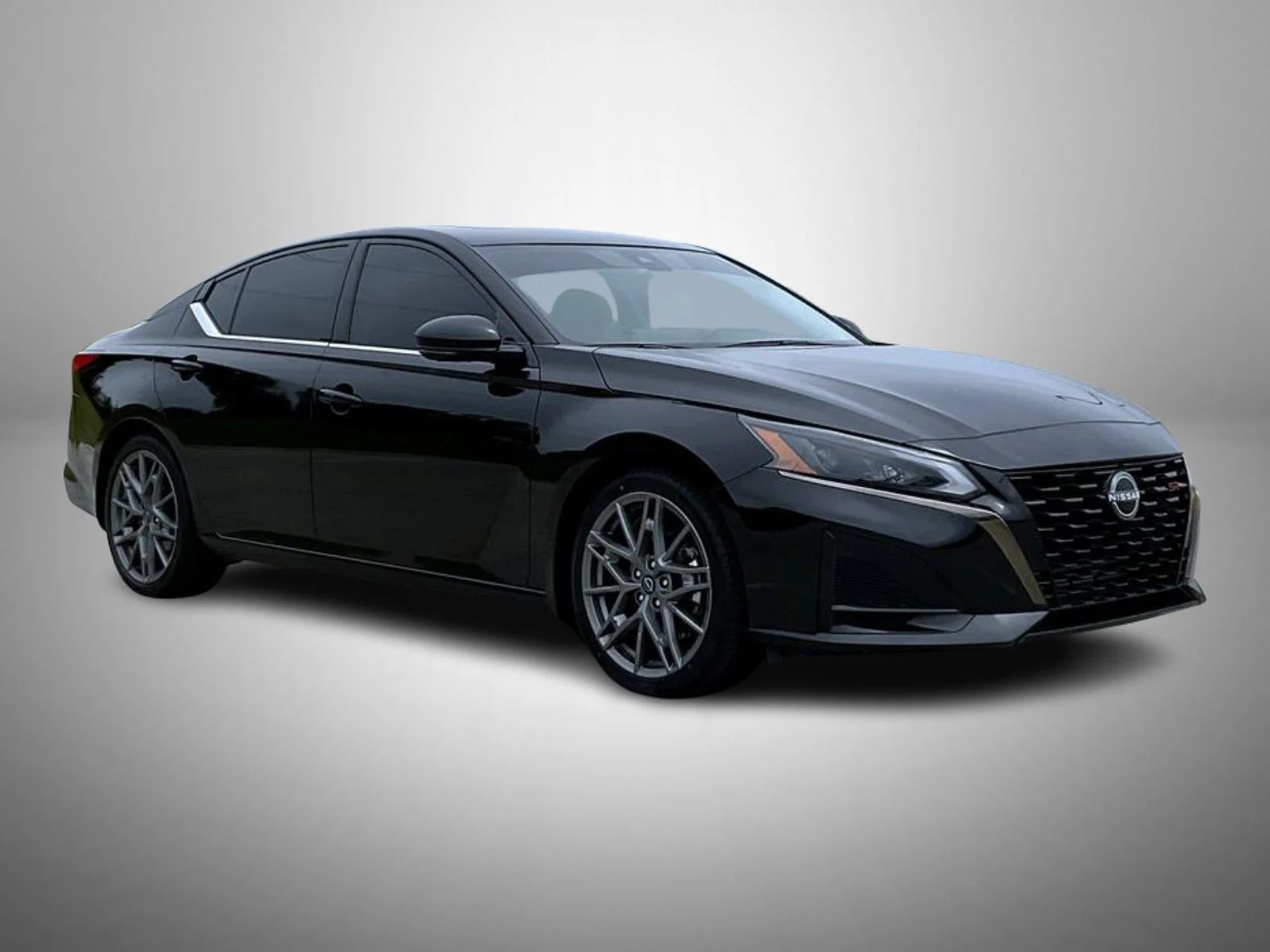 Used 2023 Black Nissan 2.0 SR image 3