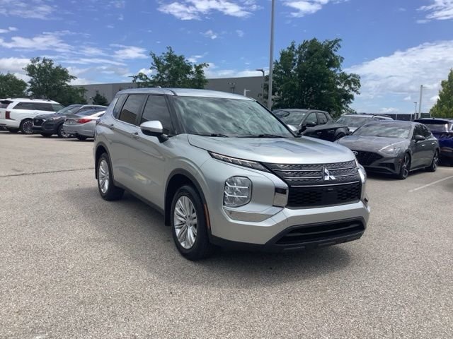 Used 2022 Silver Mitsubishi ES image 4