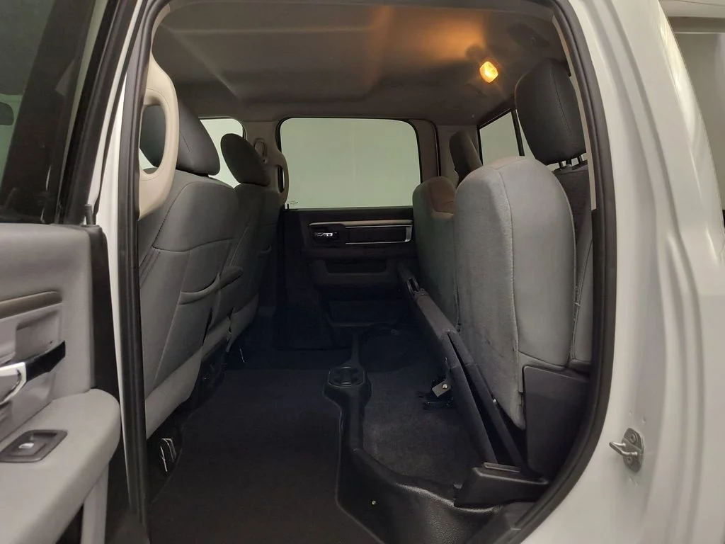 Used 2016 Bright White Ram SLT image 18