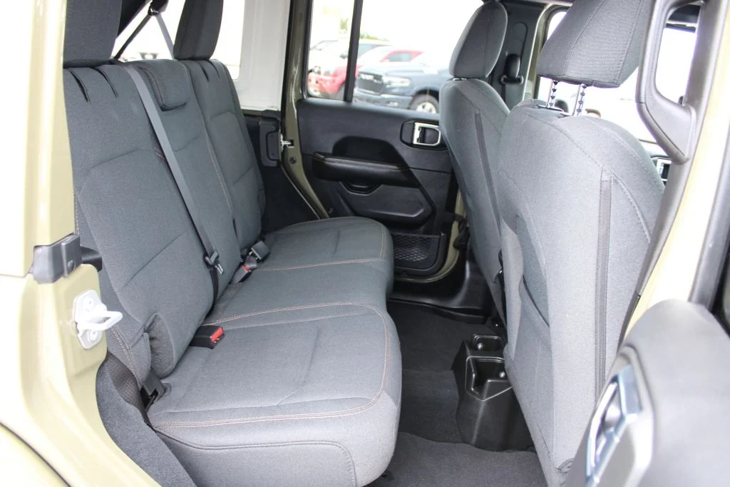 Used 2026  Jeep Sahara image 12