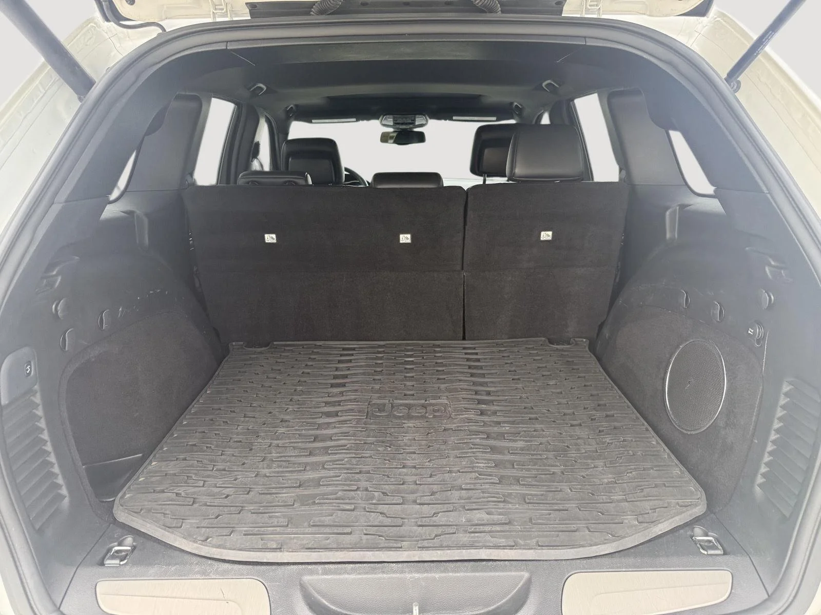 Used 2014 Bright White Clearcoat Jeep Limited image 24