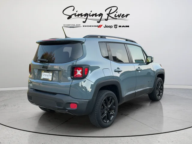 Used 2017 Gray Jeep Latitude image 7