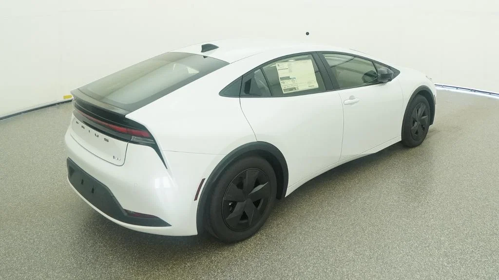 New 2027 Wind Chill Pearl Toyota LE image 18