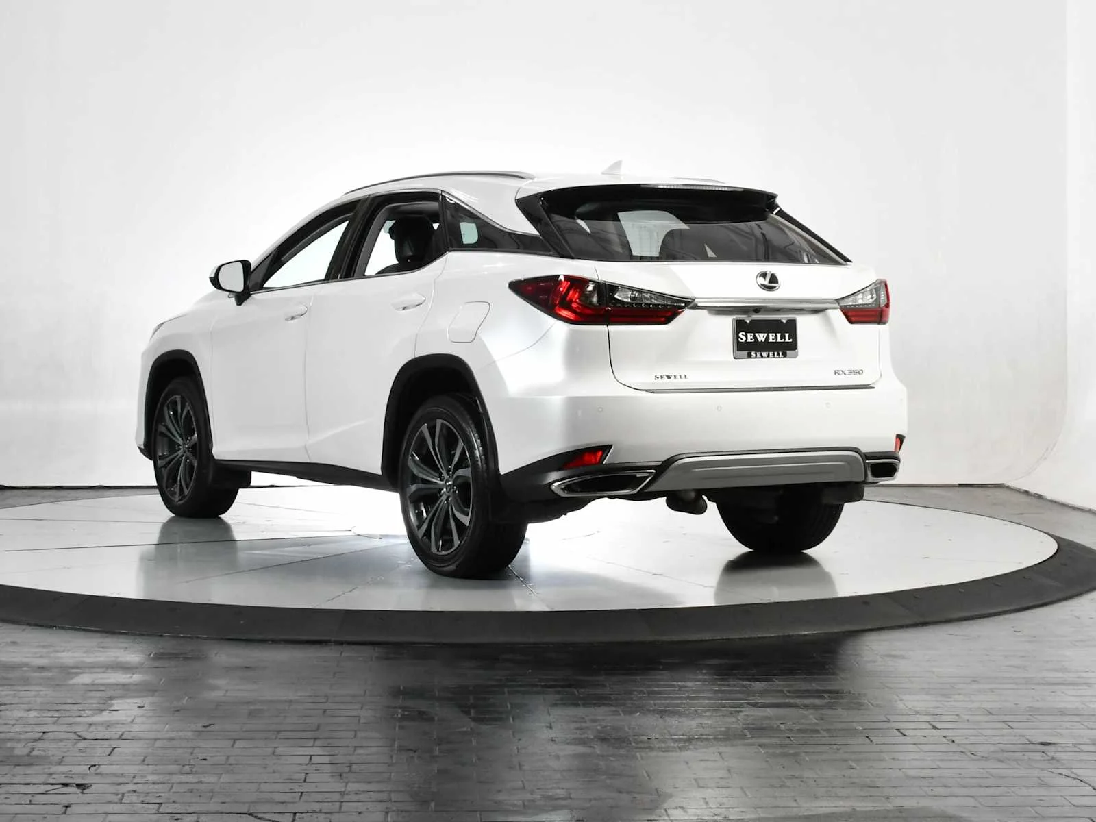 Certified Used 2022 Eminent White Pearl Lexus  image 4