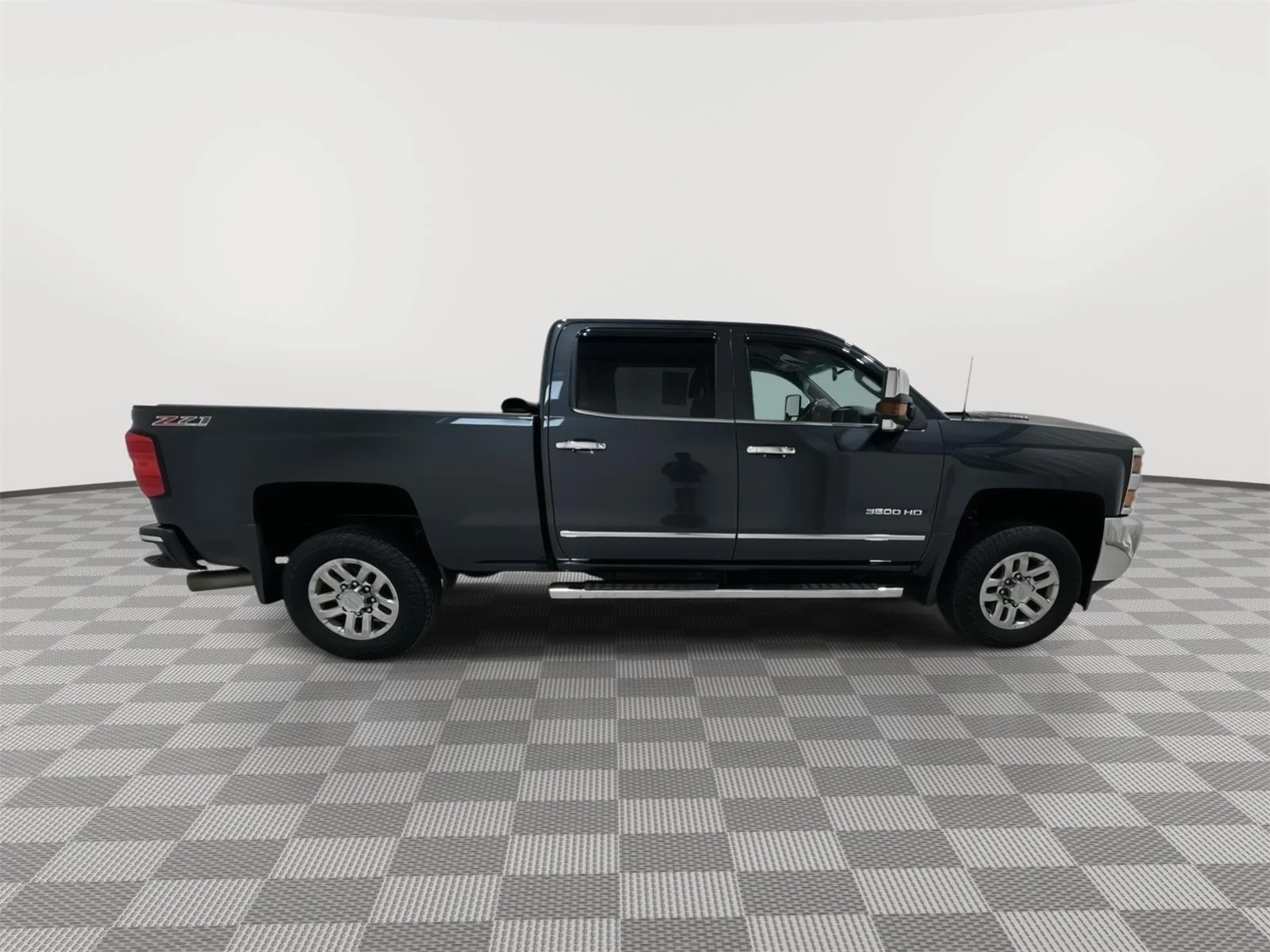 Used 2017 GRAPHITE METALLIC Chevrolet LTZ image 6