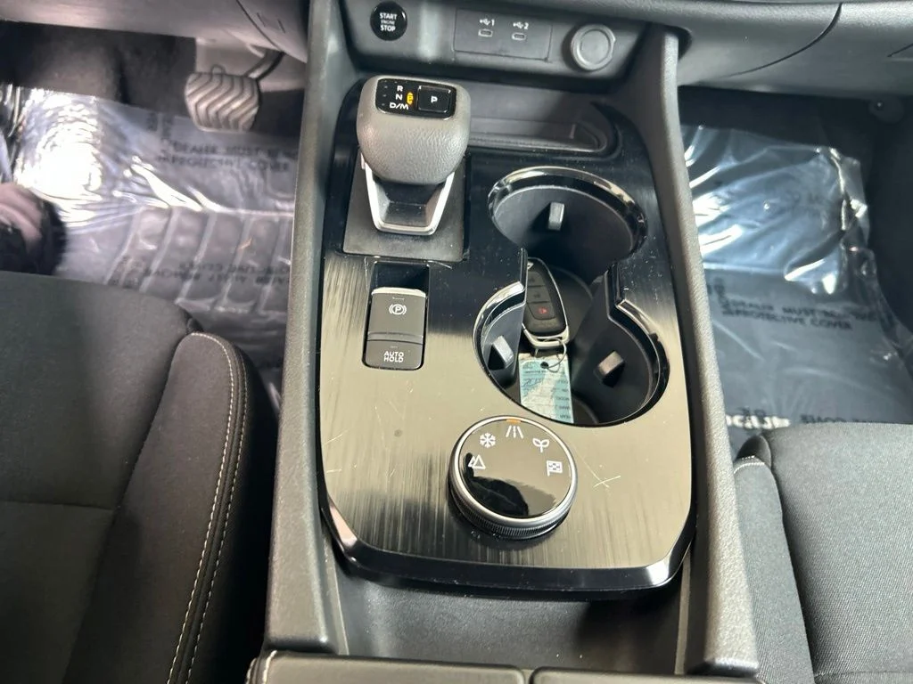 Used 2024 White Nissan S image 45