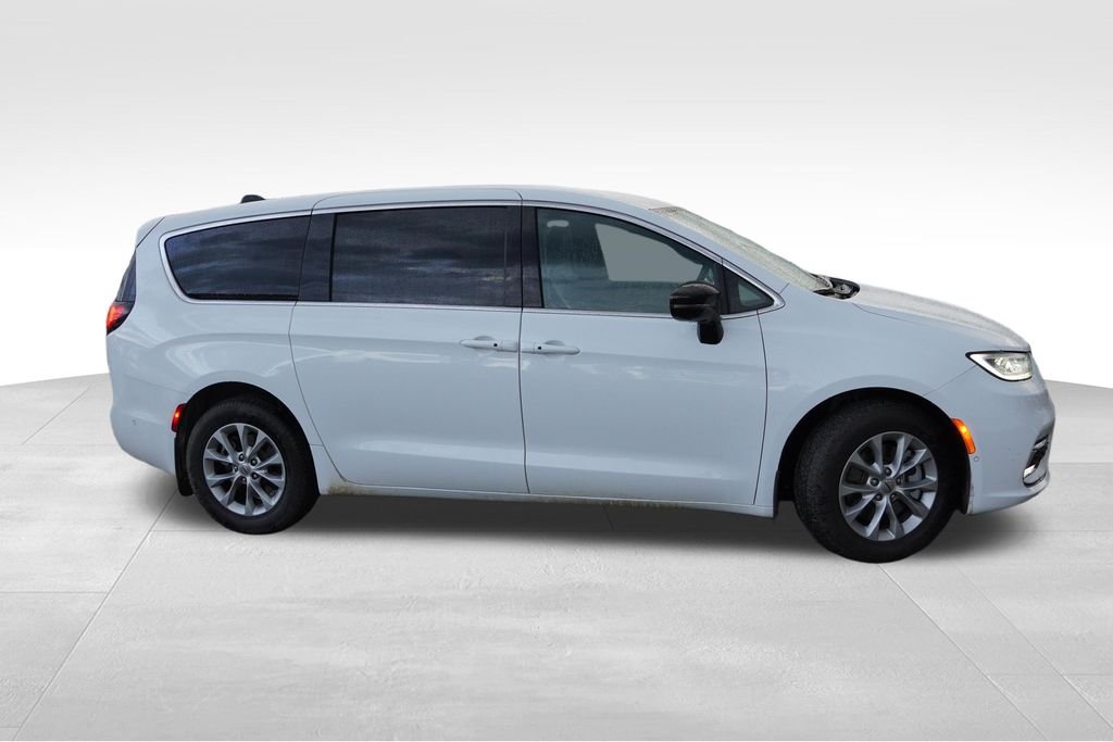 Used 2025 Bright White Clearcoat Chrysler Select image 2