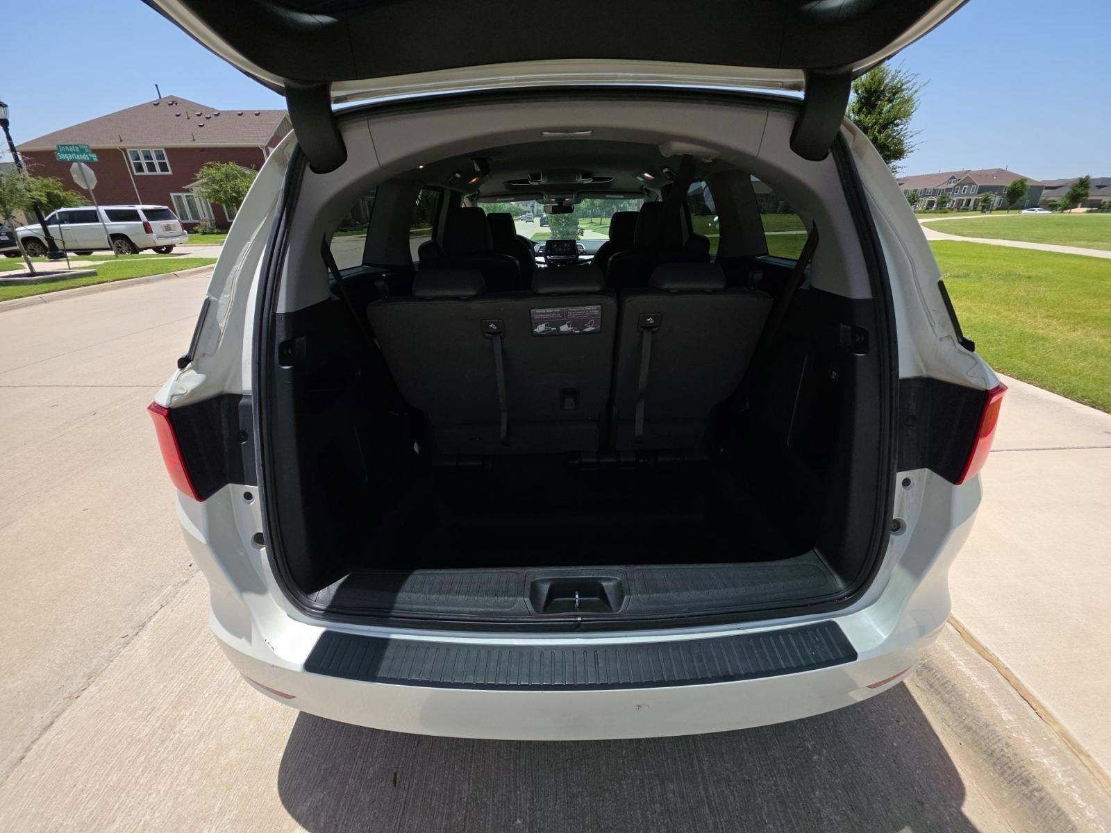 Used 2018 White Diamond Pearl Honda EX-L image 12