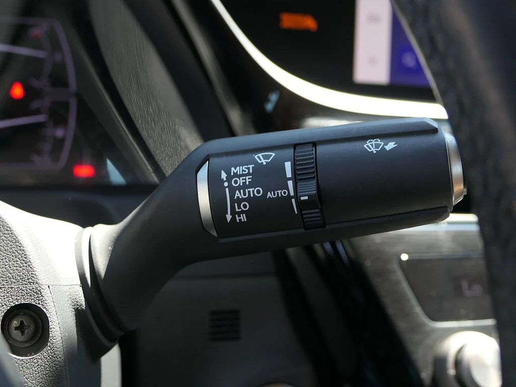 Used 2023 Silver Lexus 300h image 16