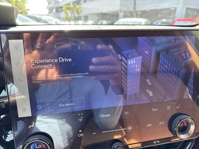 2025 Lexus NX PHEV 450h+ - Photo 18