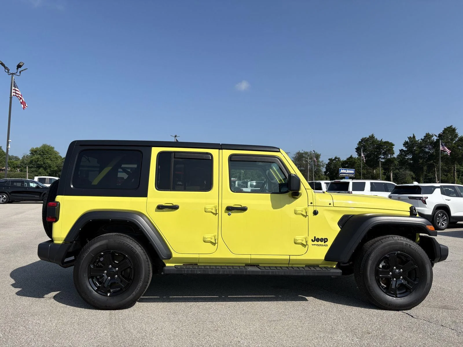 Used 2022 High Velocity Clearcoat Jeep Unlimited Sport S image 21