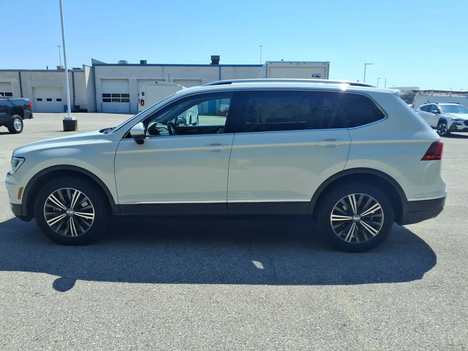 Used 2018 Pure White Volkswagen SEL image 4