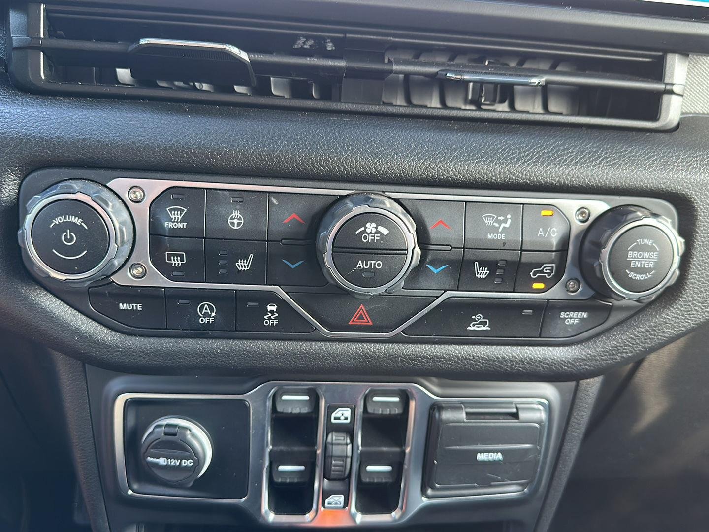 Used 2025 Anvil Clearcoat Jeep Sport S image 22