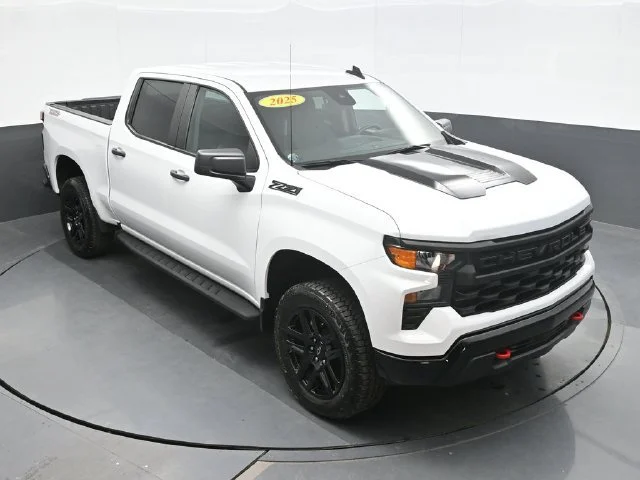 Used 2025 Summit White Chevrolet Custom Trail Boss image 14