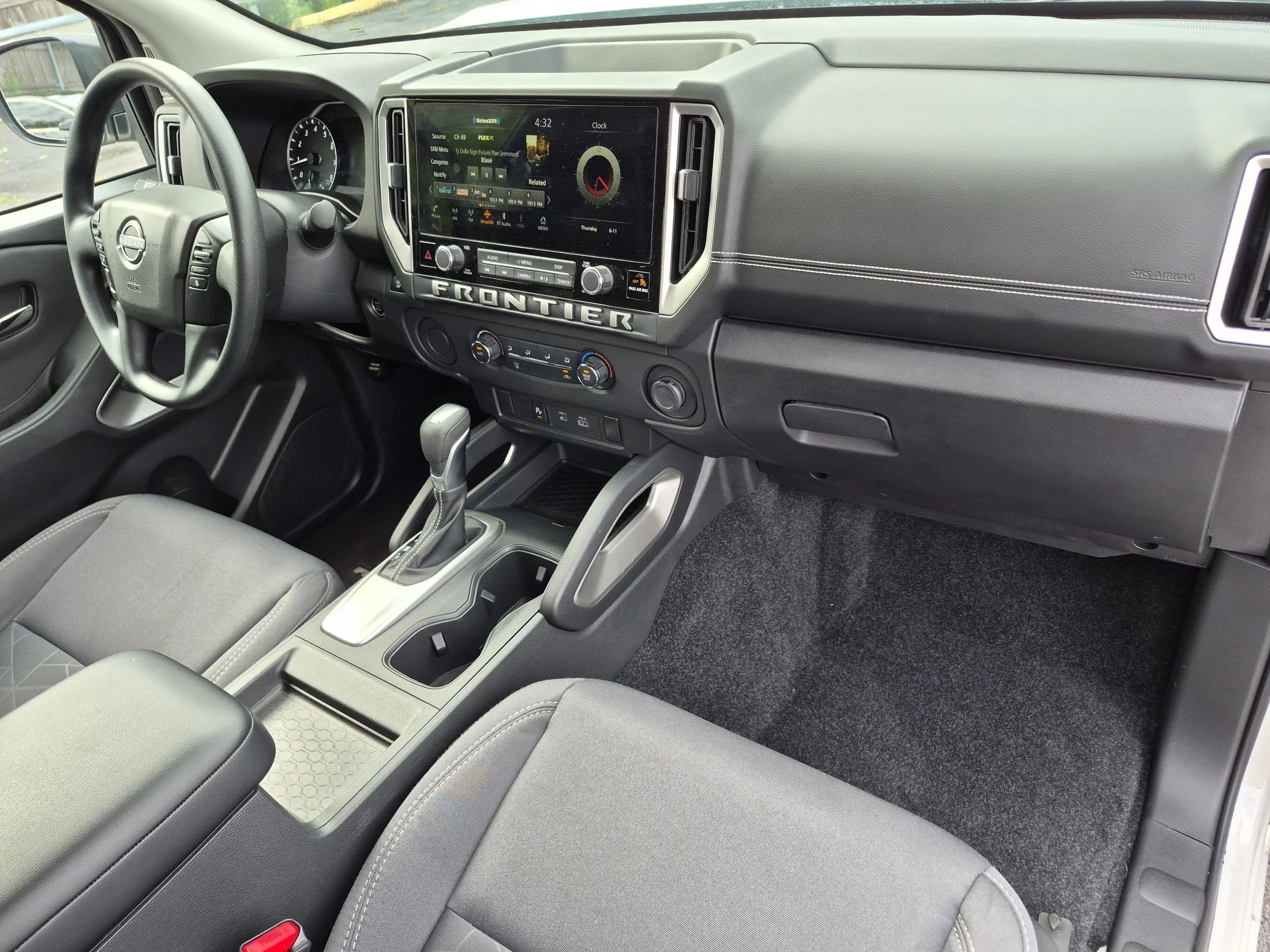 Used 2025 Glacier White Nissan SV image 25