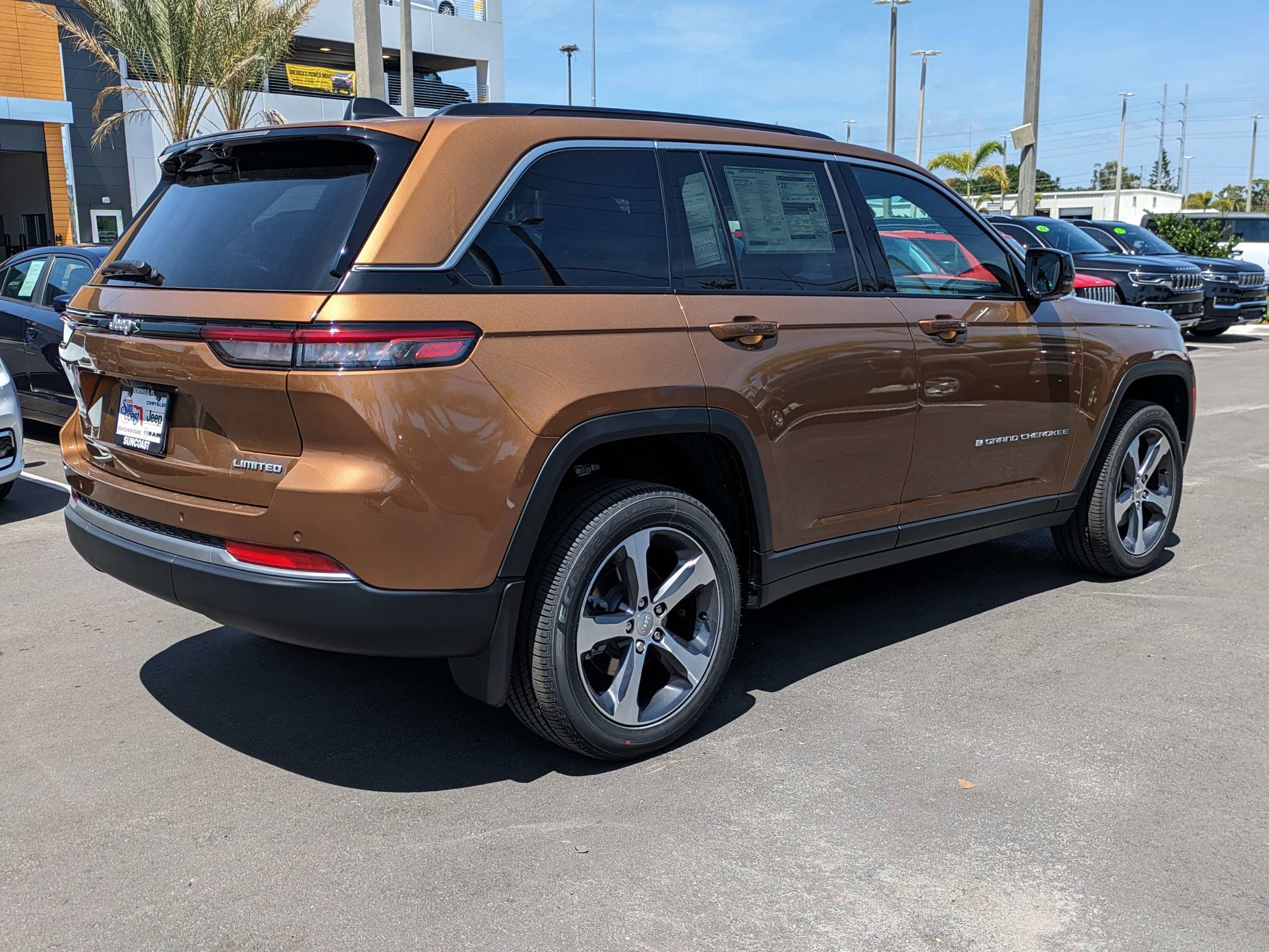 New 2026 Copper Shino Metallic Clear-Coat Exterior Paint Jeep Limited image 4