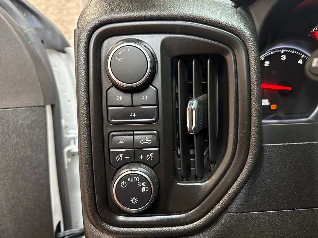 Used 2024 White Chevrolet Custom image 27