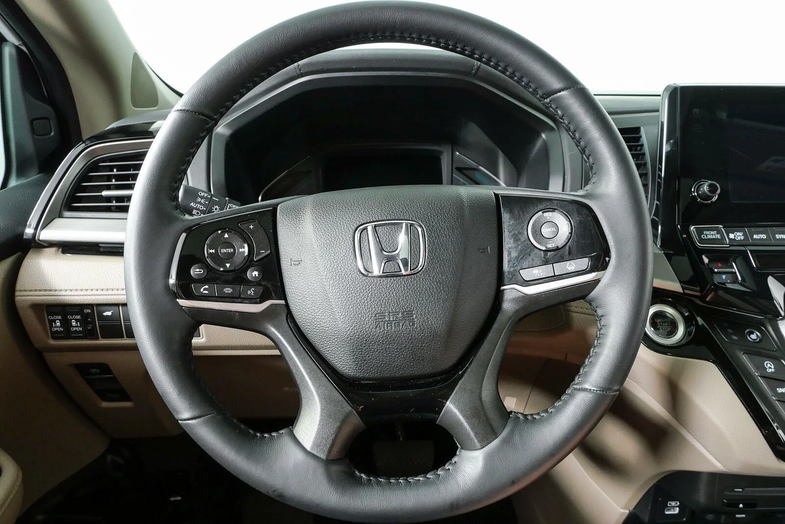 Used 2024 Platinum White Pearl Honda Touring image 9