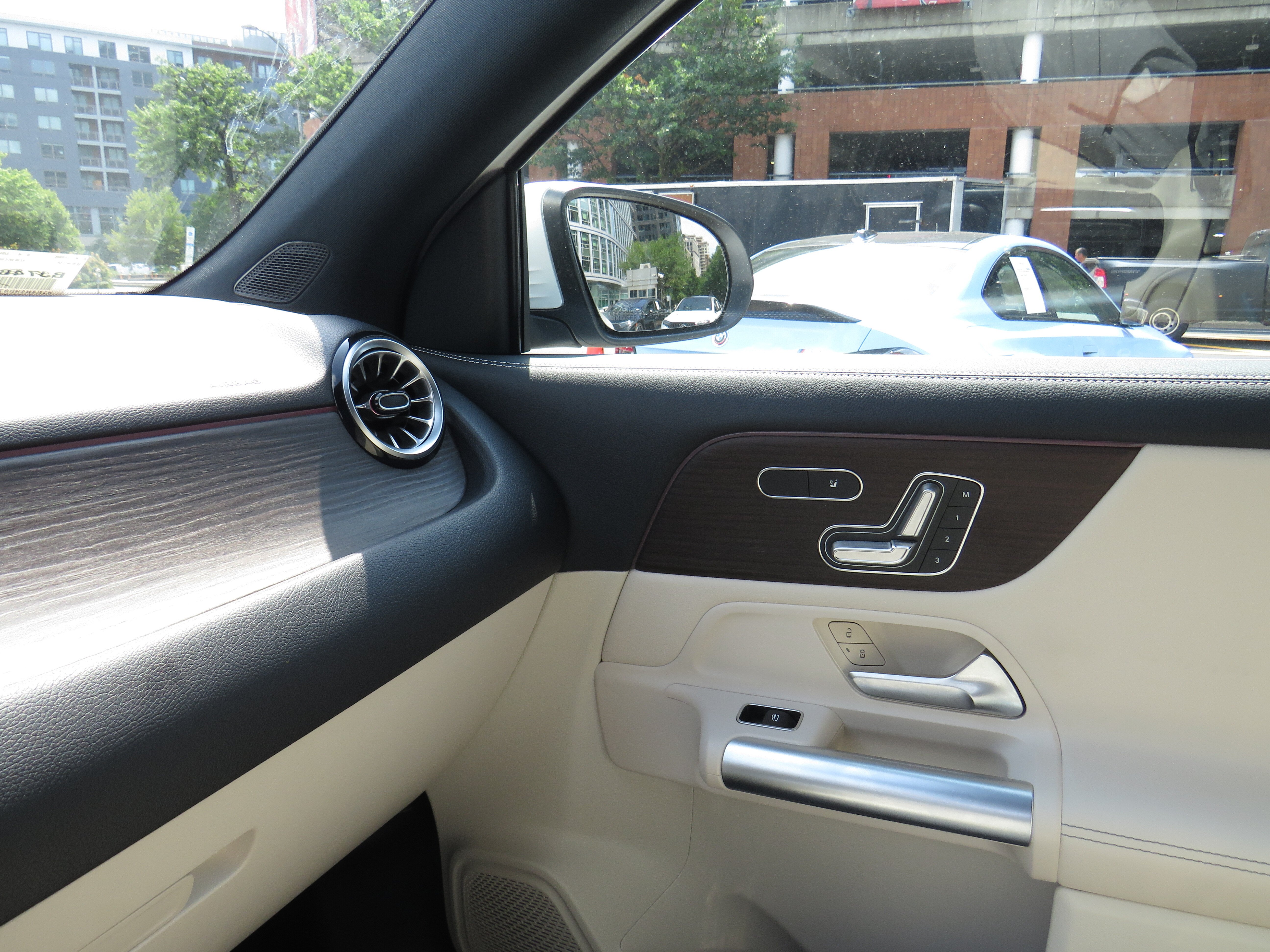 Used 2026 Polar White Mercedes-Benz GLA 250 4MATIC® image 15
