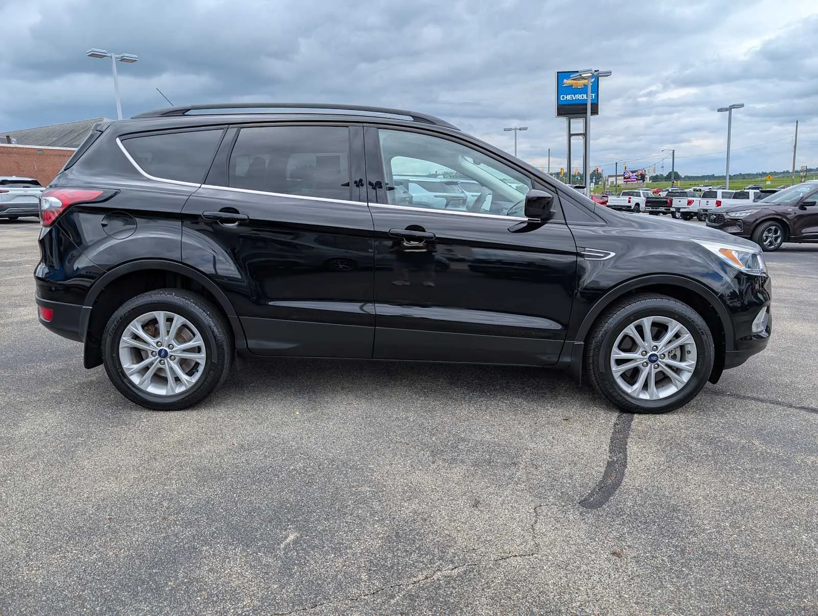 Used 2018 Shadow Black Ford SE image 7