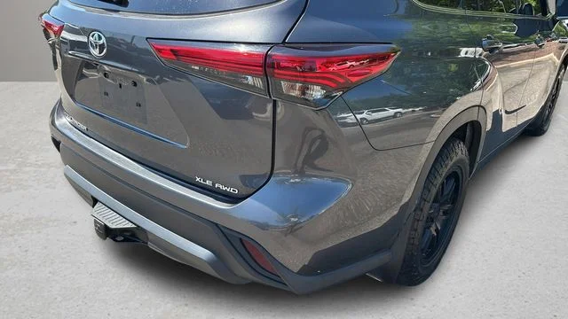 Used 2020 Gray Toyota XLE image 37