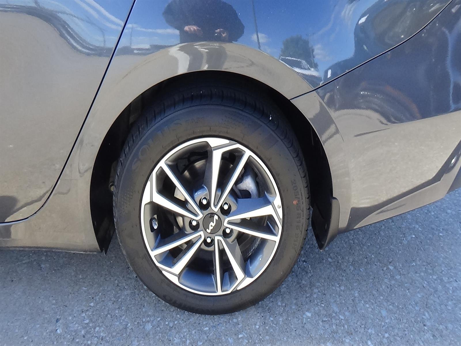 Used 2024 Gravity Gray (kdg) Kia LXS image 11