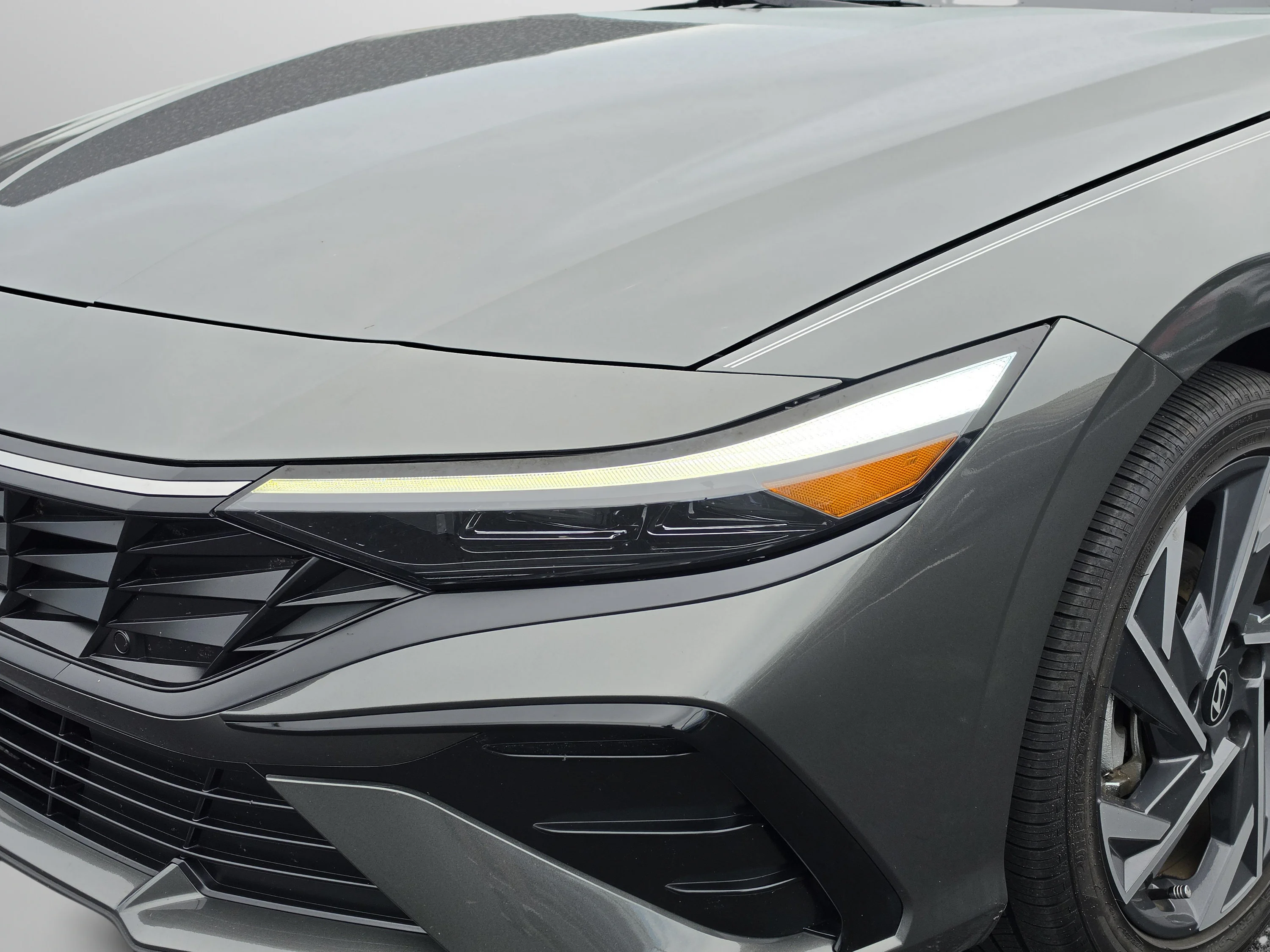 Used 2025 Amazon Gray Hyundai SEL Convenience image 12