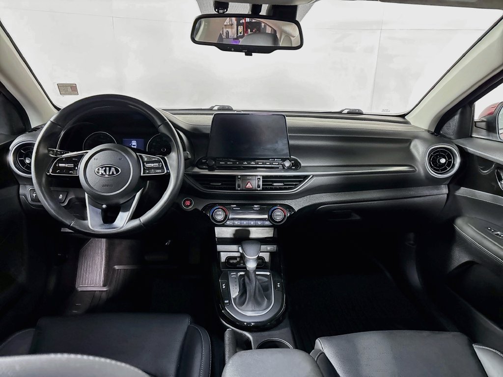 Used 2021 Currant Red Kia EX image 12
